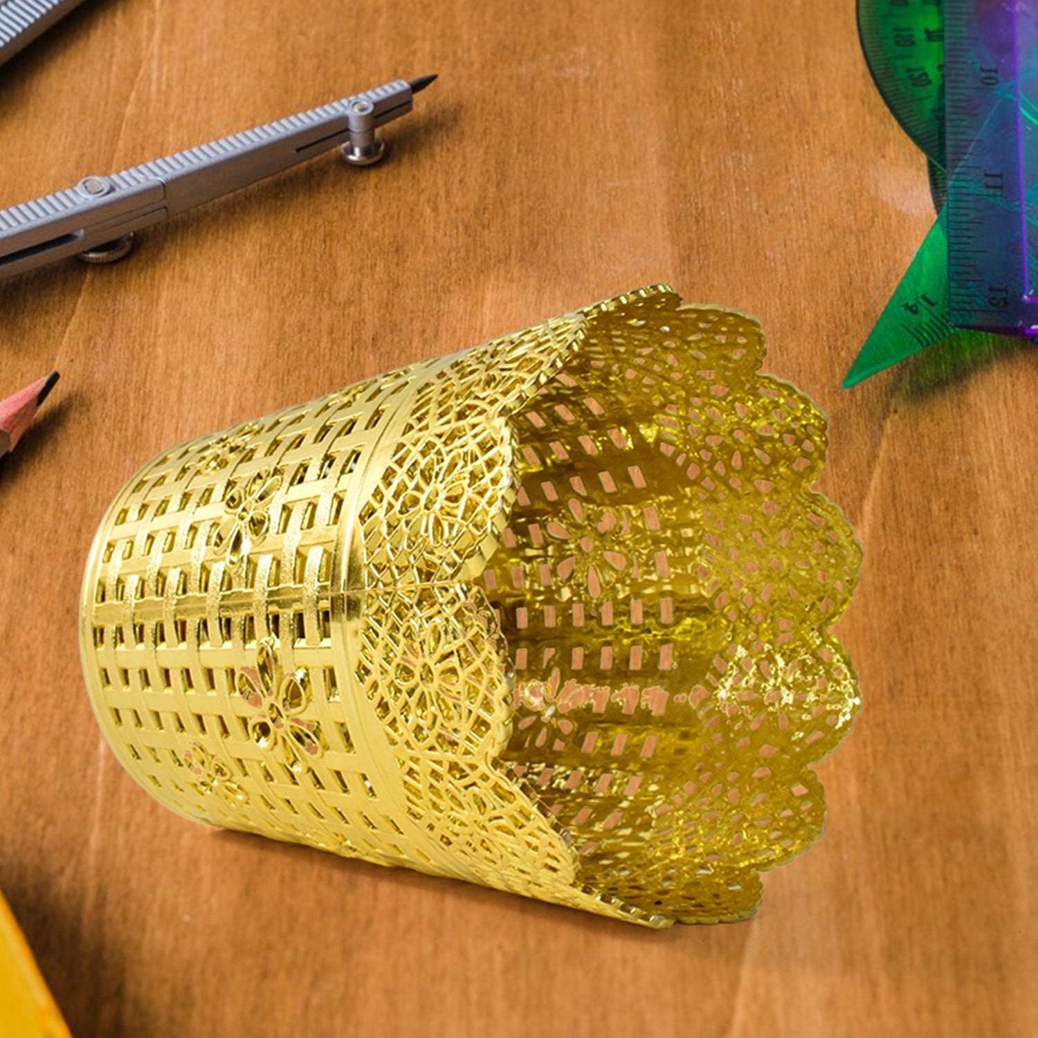 Metal pen holder stand storing pencils and markers neatly