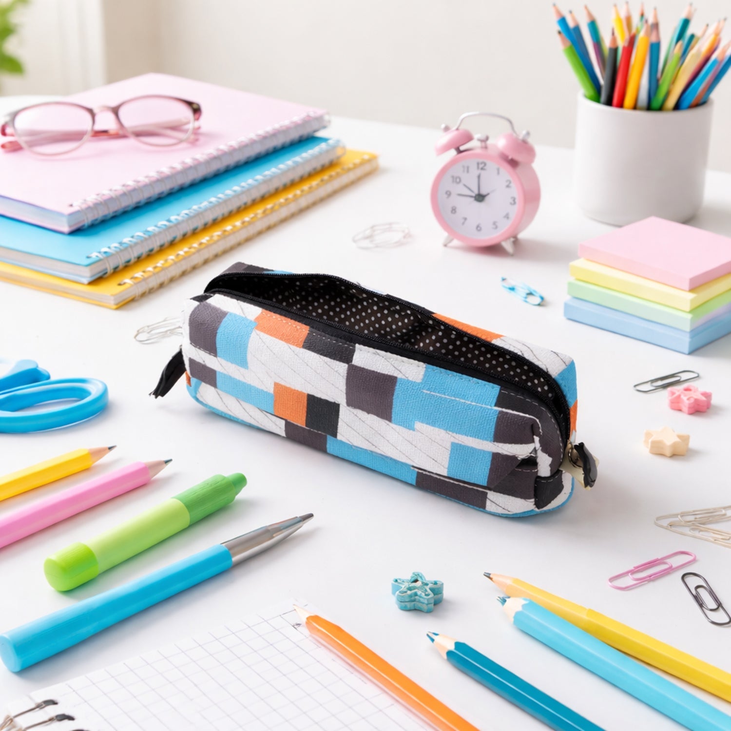 Stationery pouch with secure zipper closure