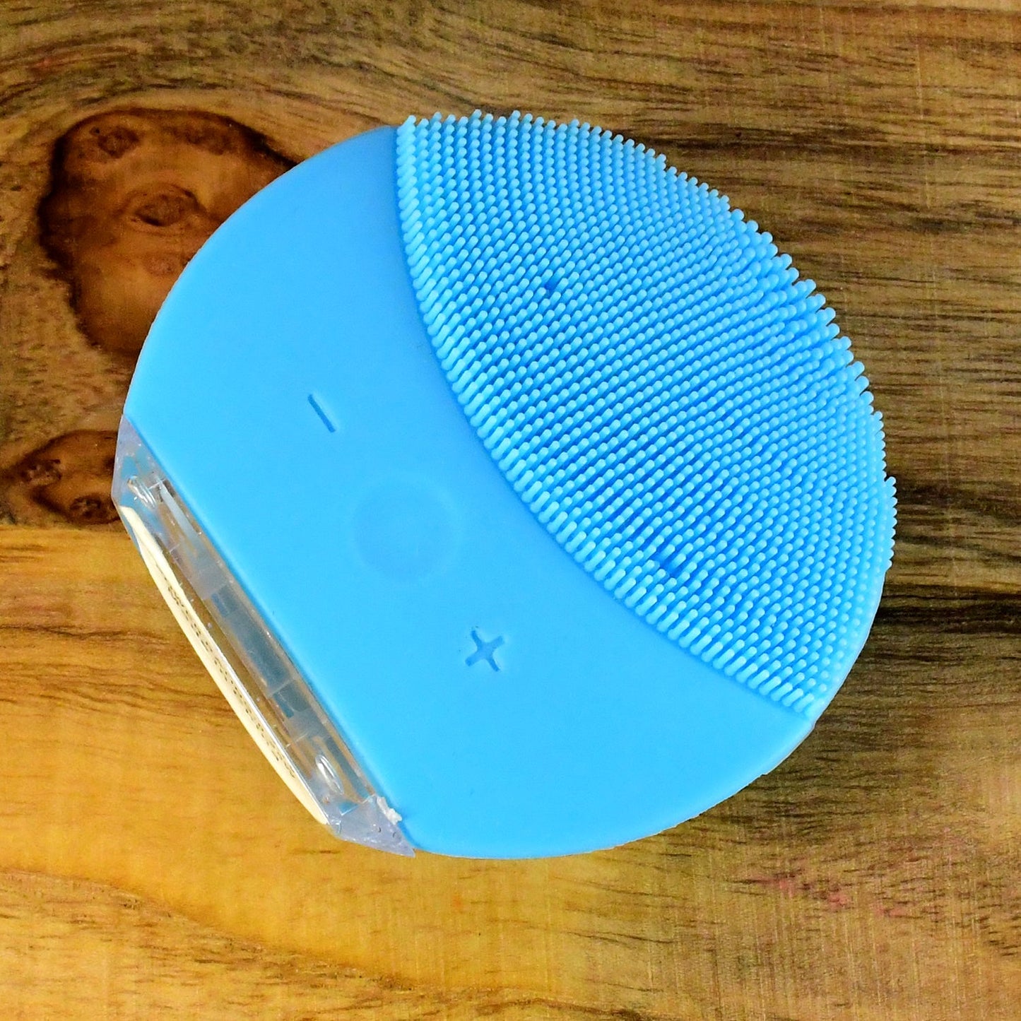 Side view of waterproof rechargeable facial cleansing brush