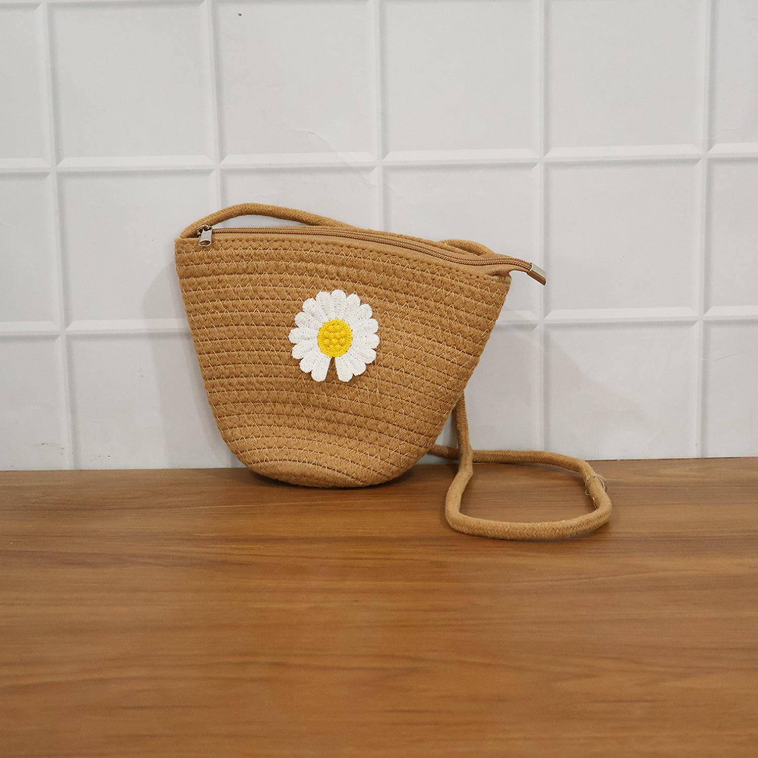 Portable stylish jute bag for casual outings